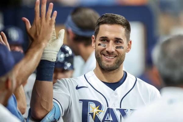 Rays’ OF Kevin Kiermaier gets an assist with pregame wedding proposal