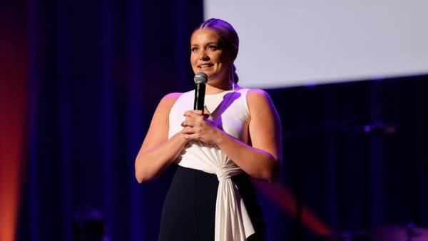 Lauren Alaina mourns loss of father: "I really don't have words yet"