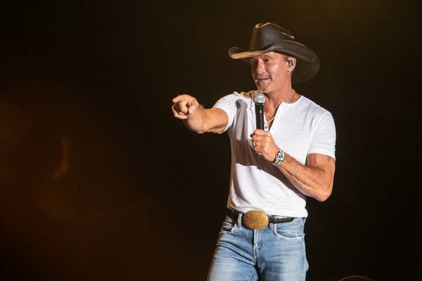 WATCH: Tim McGraw Help With Gender Reveal